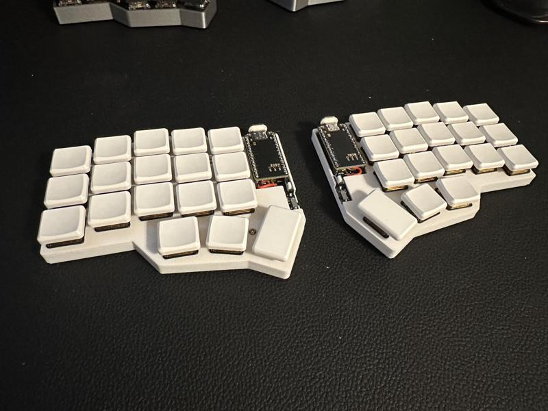 Bluetooth Corne Mini Choc w/ Magnetic Travel Mode
