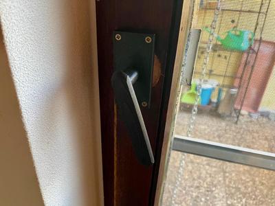 Simple, efficient window handle