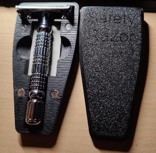 Safety razor Travel case with magnets