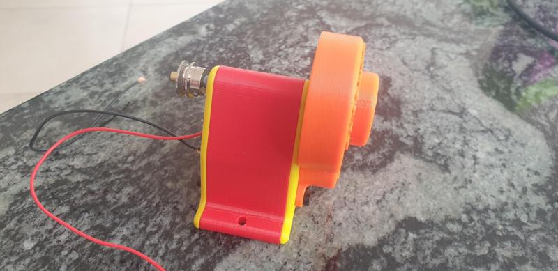 Dynamo für Modelldampfmaschine