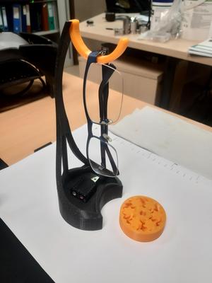 stand glasses