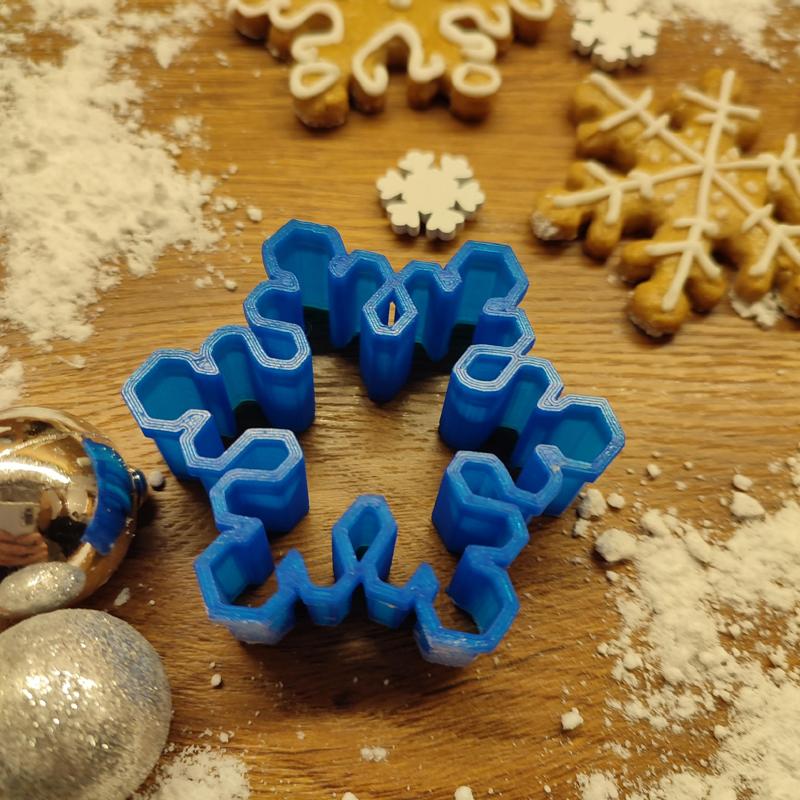 Vykrajovátko na perníčky ve tvaru vločky / gingerbread cutter in the shape of a snowflake