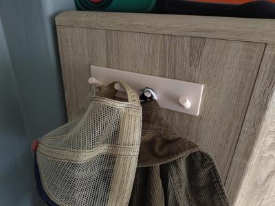 Simple coat hanger