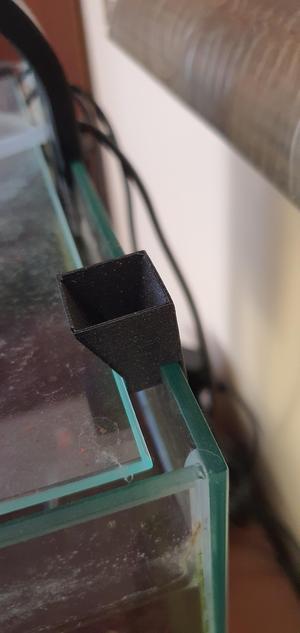 Mini aquarium feeder