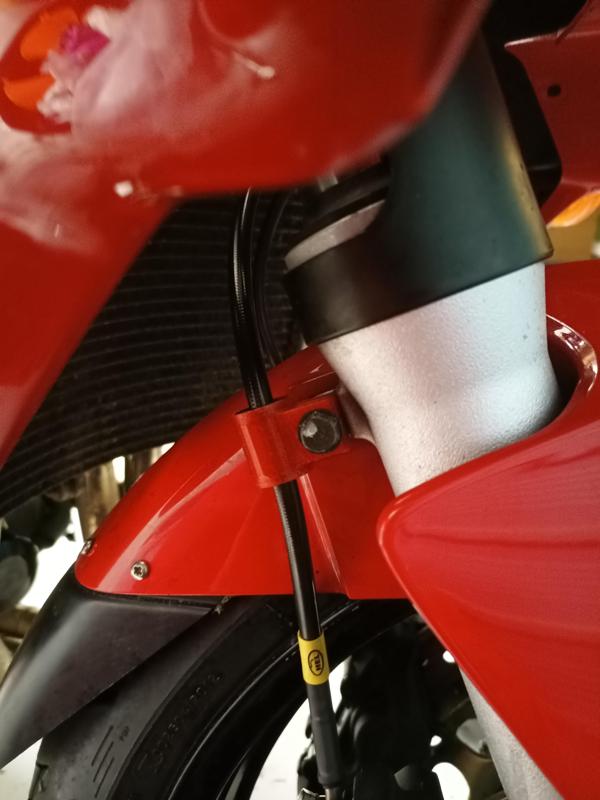 CBR600F4i Front brakeline guide for dual lines