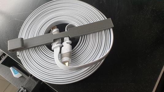 Flat HDMI cable spool