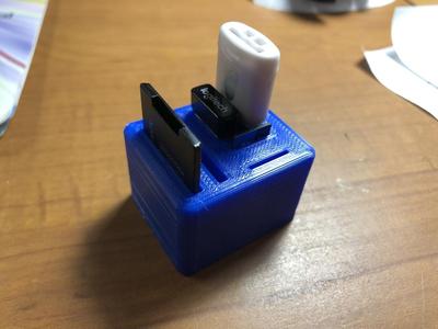 Basic Card Holder (USB, SD, microSD)