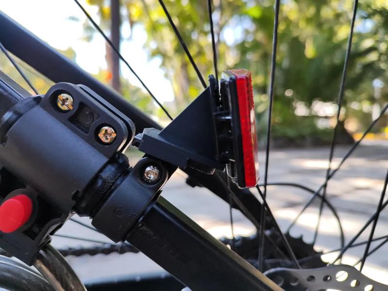 Reflector support adapter at 50 degrees