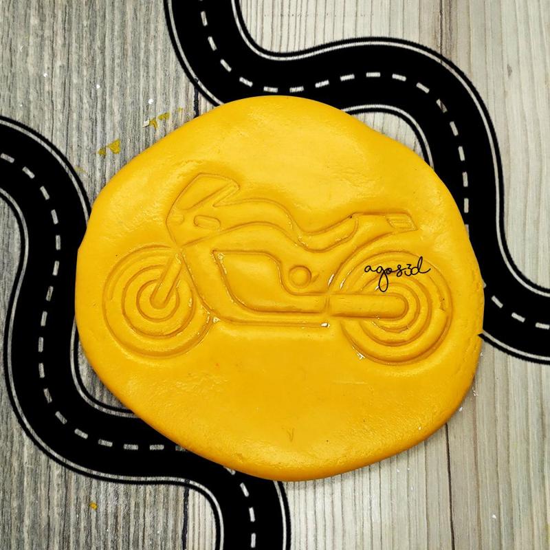 MOTORCYCLE RACING - MOTORCYCLE COOKIE CUTTER SET. FONDANT AND VEHICLE COOKIE CUTTERS - 9cm