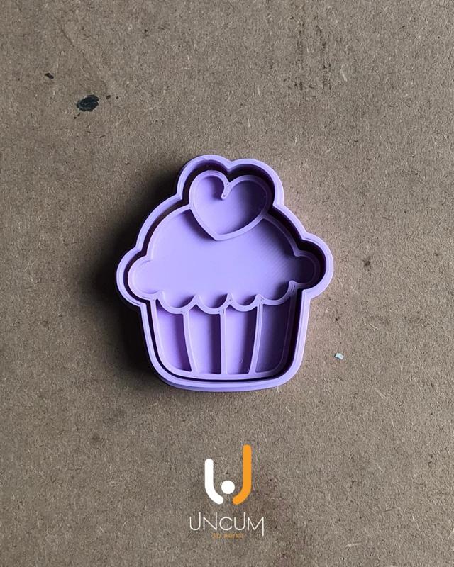 CUPCAKE COOKIE CUTTER - VALENTINE'S DAY