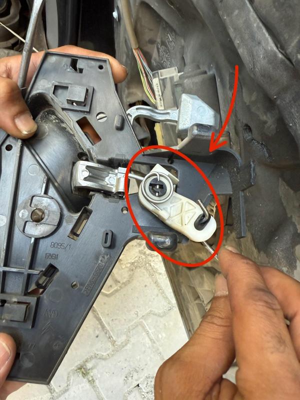 Citroen C5 door lock gear (R)