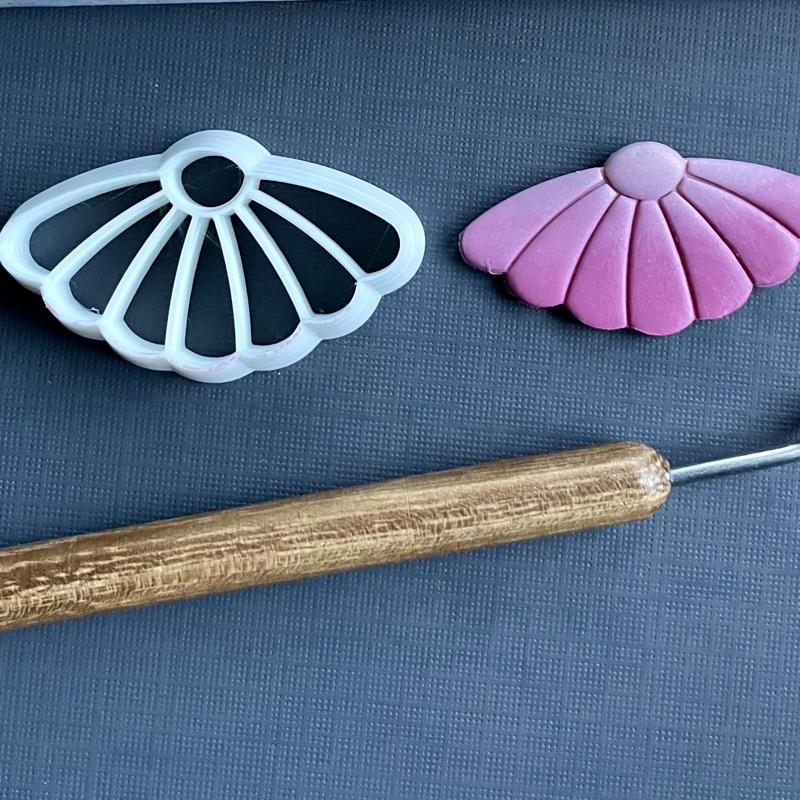 Droopy daisy stamp/cutter