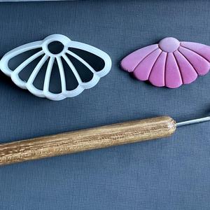 Droopy daisy stamp/cutter