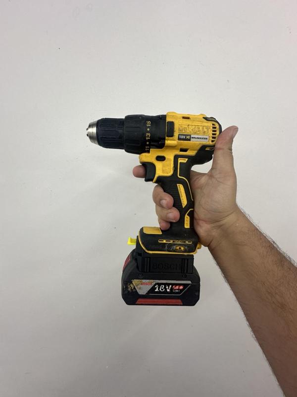BOSCH PROFESIONAL BATTERY ON DEWALT XR TOOLS