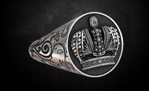 Ring with crown and patterns 178