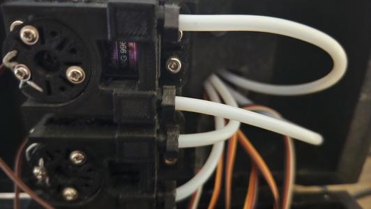 Servo Topper for bowden cables for MG996 or like sized servos. 