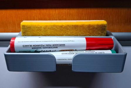 Blackboard marker pen holder