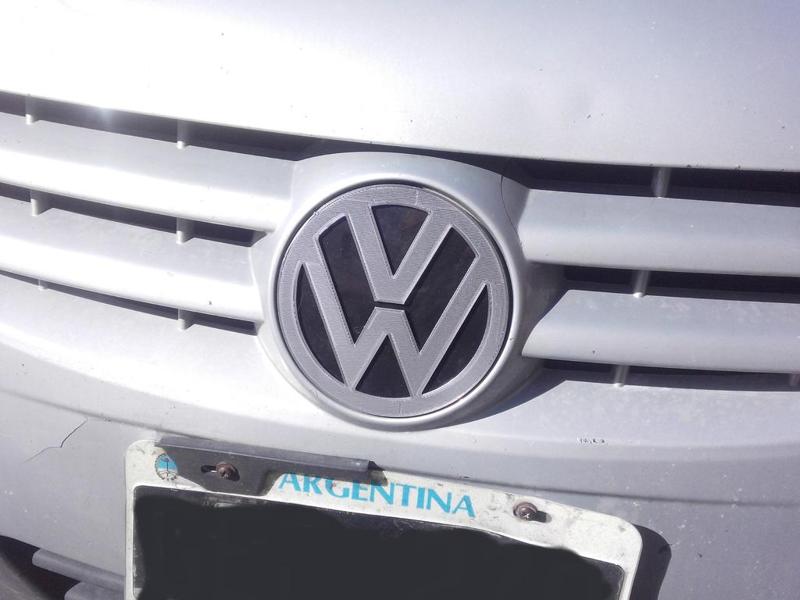 VW GOL TREND 2007 FRONT EMBLEM