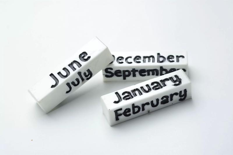 Accessory for Snoopy calendar house Cubes months in English