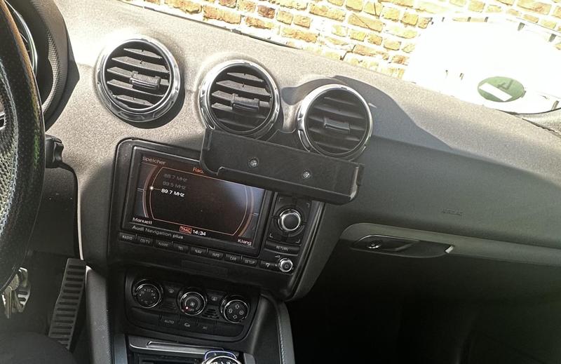 Cell phone holder Audi TT 8j