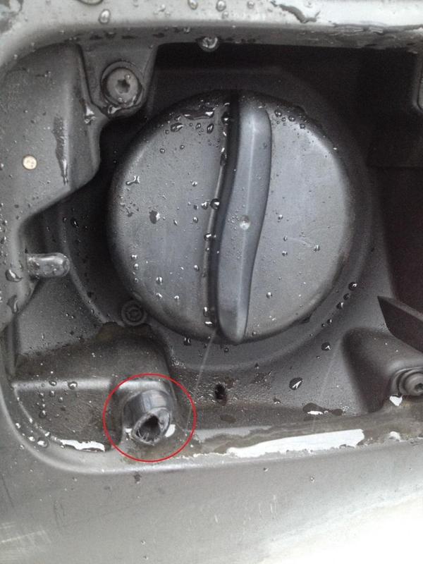 Peugeot 406 fuel tank lid fix