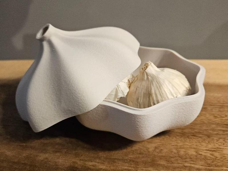 The Chnobli Garlic Container