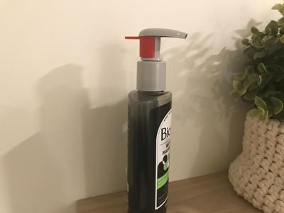 Pump bottle travel lock - Parametric