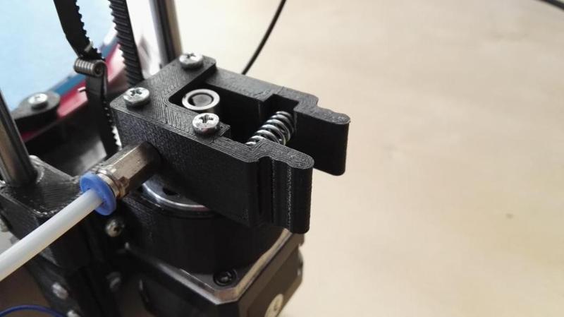 Simple bowden extruder for geared Nema 17
