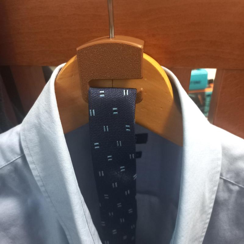 Tie peg for coat hanger