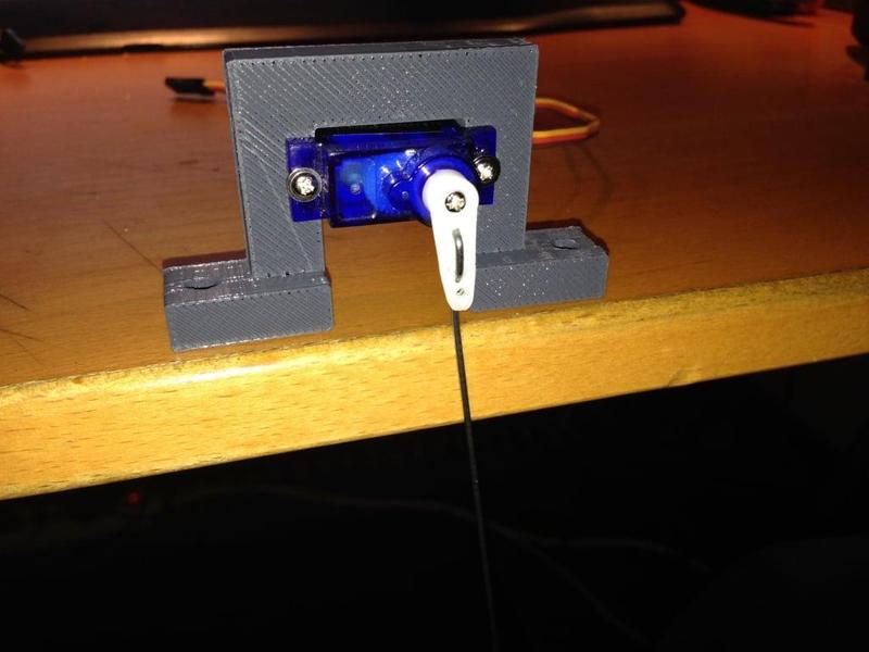 Marklin C servo support straight under table