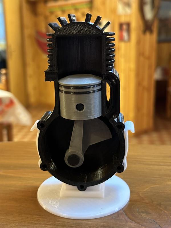 2 stroke internal combustion engine