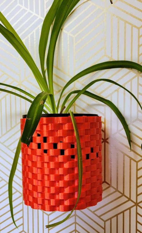 Wall Vase with Integrated Water Distribution System #4