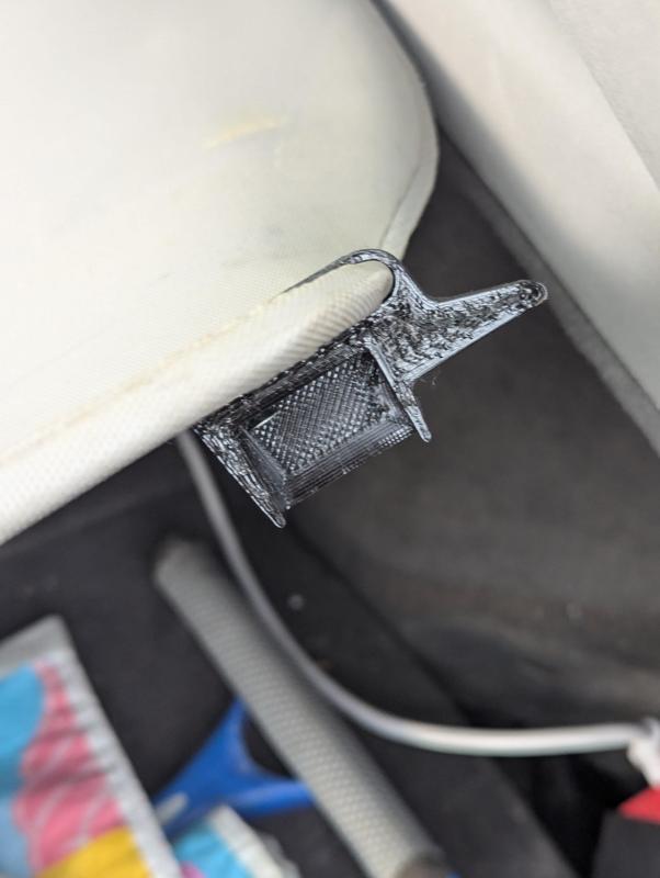 prius 2 hatch cover hang piece