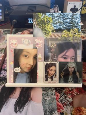 Desktop Toploader Card Holder