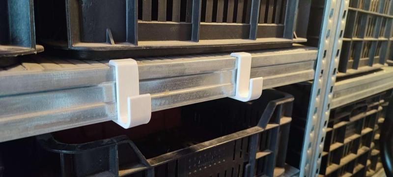 Clip-on hanger hook for METALSISTEM S1 screwless modular shelves