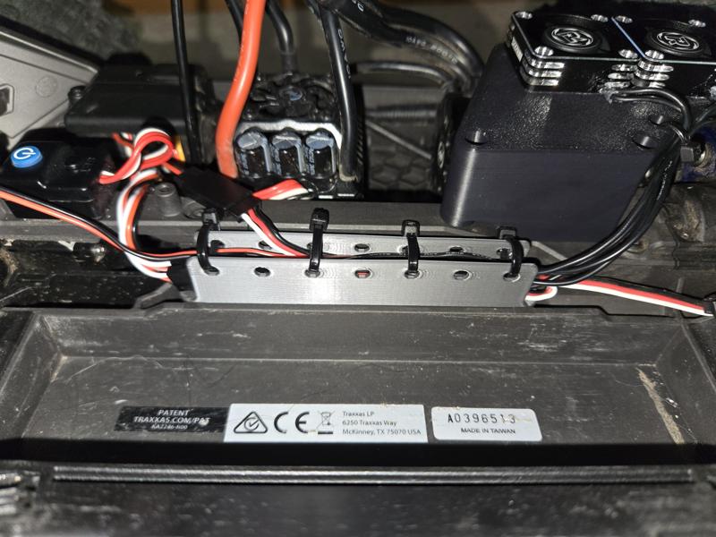 Traxxas Maxx V2 Cable Guide