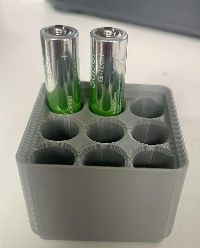 Gridfinity with pin AAA battery storage