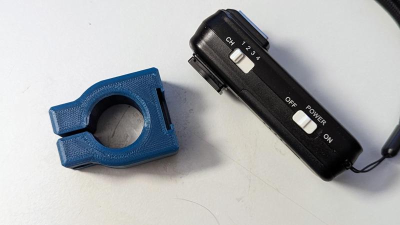 Stativhalter für Fernauslöser / tripod holder for radio trigger