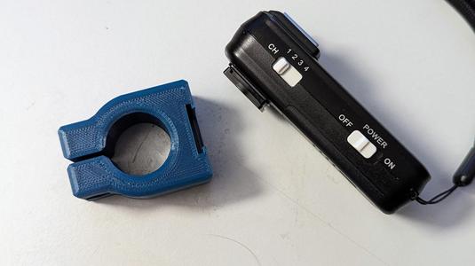 Stativhalter für Fernauslöser / tripod holder for radio trigger