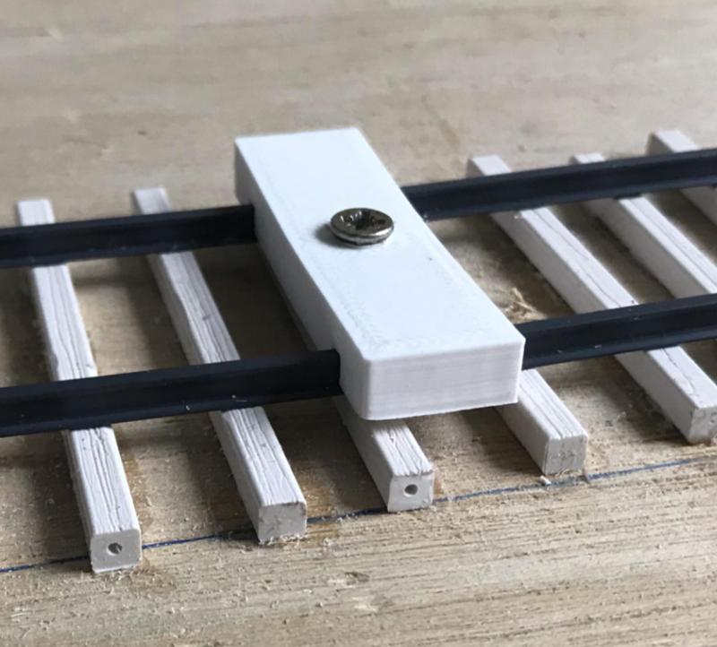 O gauge track clamp