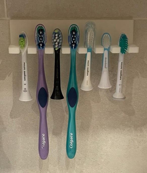 Toothbrush holder/Zahnbürstenhalter