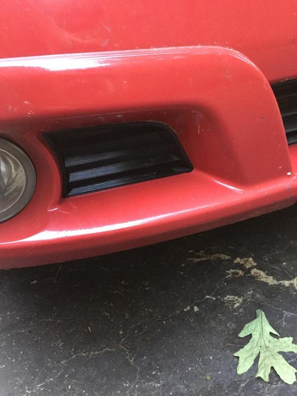 2005 Pontiac Vibe Grill Inserts