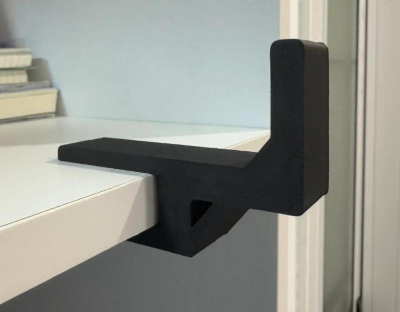 Clothes Hanger (Snap-in)