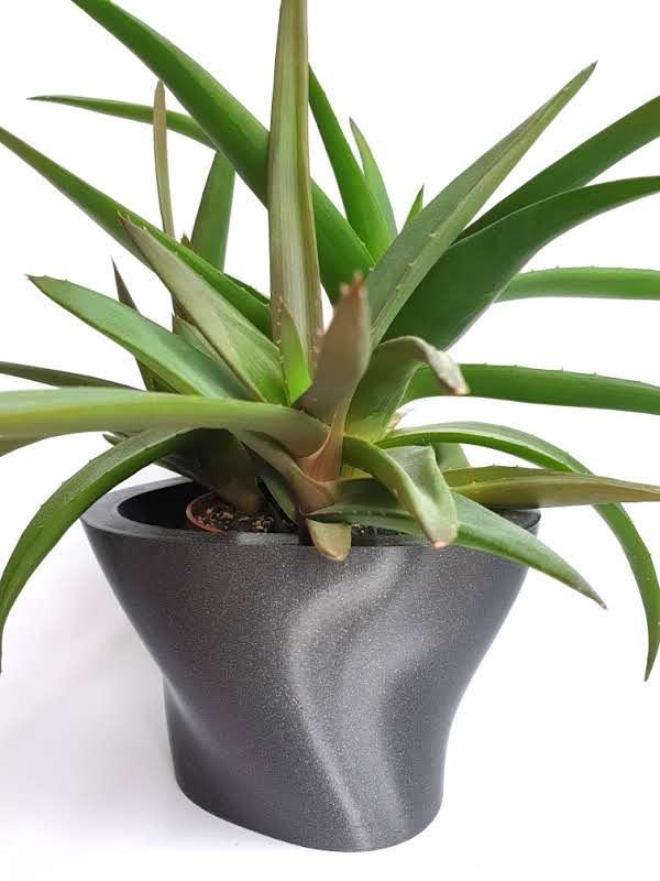 Sleek plant pot