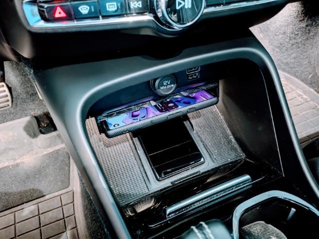 Volvo XC40 Center Console Phone Slot