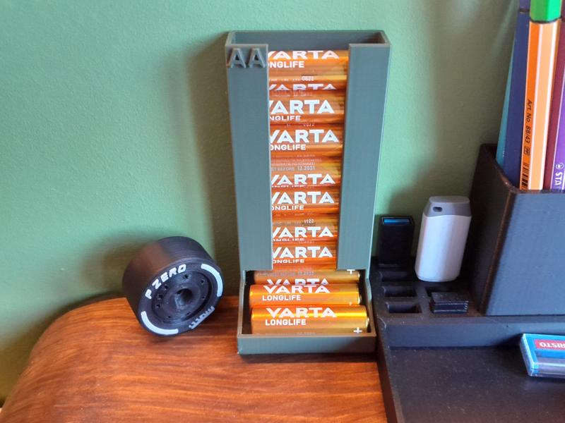 Battery dispenser AA