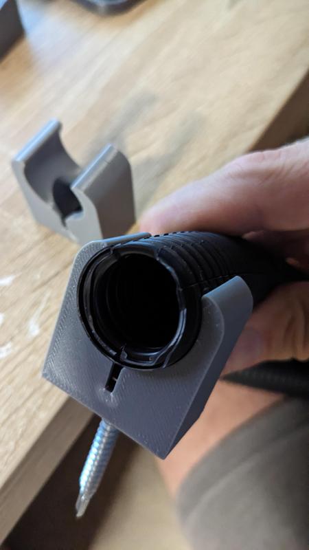 24,25mm Pipe Holder, Kabelrohrschelle, HT 24,25mm Rohrhalter, mit Ablaufschlitz für Wasser