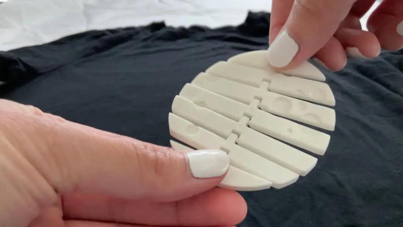 Articulated moon | Flexible fidget toy