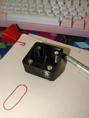 gridfinity bin with magnets on top