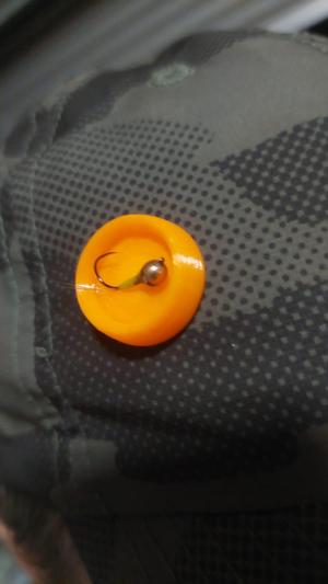 SUJETA MOSCA GORRA O CHALECO